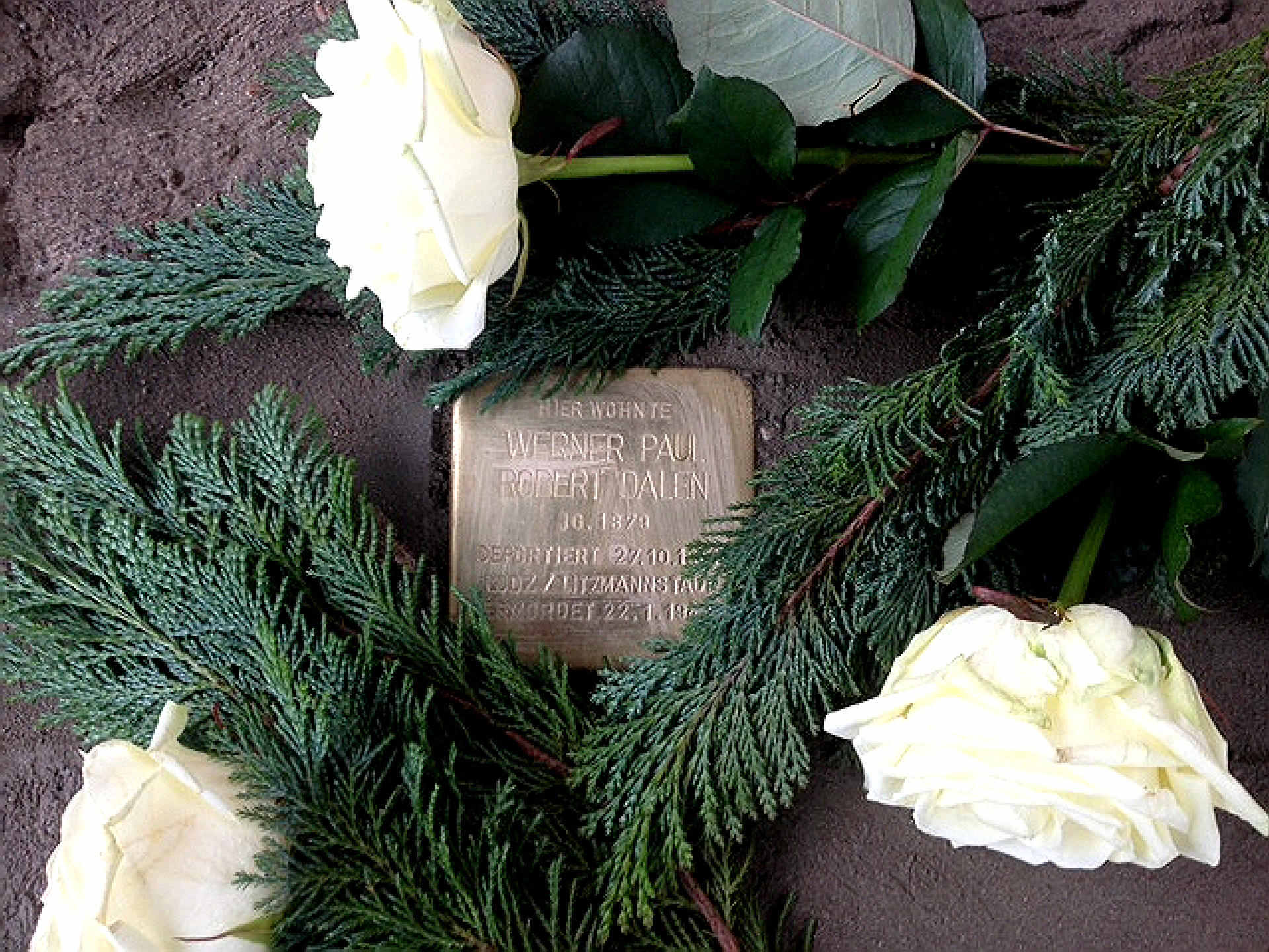 tl_files/music_academy/Aktuelles/2012.22.30 Foto Stolpersteinverlegung Werner Robert Dalen, Stubenrauchstr. 4, Zossen-1internt.jpg